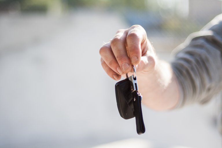 Używane auto od salonu dealerskiego – kupuj bez ryzyka!