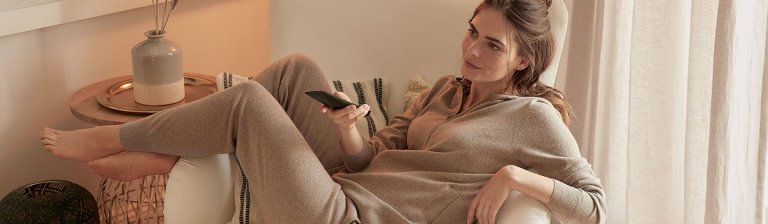 Komplety dresów damskich (i nie tylko), które sprawdzą się podczas pracy z domu